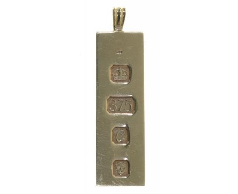 A 9CT GOLD INGOT PENDANT, LONDON 1977, 21.5G++IN GOOD CONDITION WITH LIGHT WEAR CONSISTENT WITH AGE 