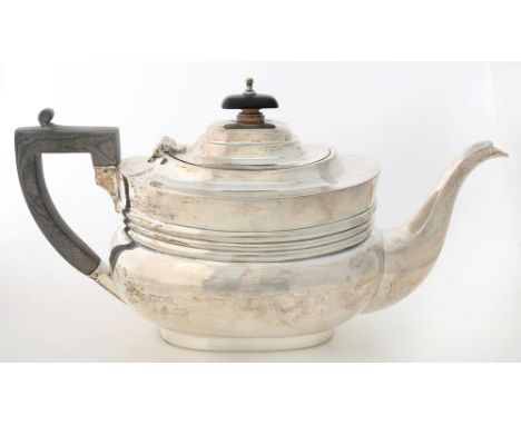 AN EDWARD VII SILVER TEAPOT, 15 CM H, LONDON 1907, 17OZS 2DWTS                                                               