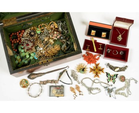 MISCELLANEOUS VINTAGE COSTUME JEWELLERY, IN A VICTORIAN WALNUT BOX