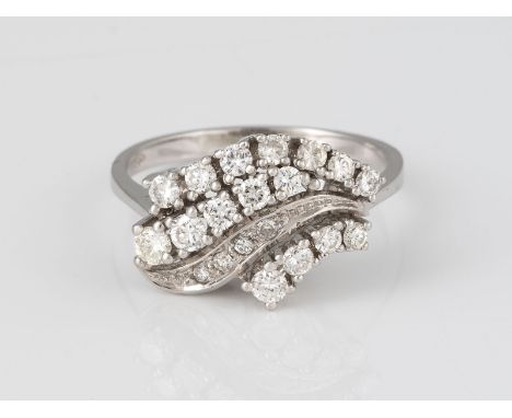 DIAMANT-RING Weißgold. Ringmaß ca. 61,5, Ges.-Gew. ca. 4,7 g. Gest. 585. 20 Brillanten, zusammen ca. 0,65 ct.