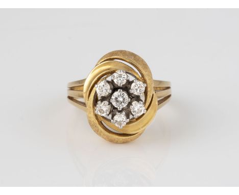BRILLANT-RING 'GEORG LAUER' Gelbgold. Ringmaß ca. 56, Ges.-Gew. ca. 8,2 g. Gest. 750, Herstellersignet. Sieben Brillanten, zu