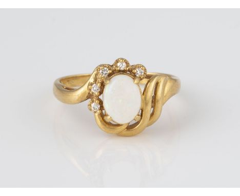 OPAL-RING MIT DIAMANTBESATZ Gelbgold. Ringmaß ca. 52, Ges.-Gew. ca. 2,8 g. Gest. 750. Ein ovaler Opal-Cabochon, ca. 7,2 x 5,5