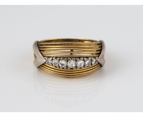 BRILLANT-RING 'GEORG LAUER' Gelbgold, Weißgold. Ringmaß ca. 57, Ges.-Gew. ca. 7,6 g. Gest. 750, Herstellersignet. Sieben Bril