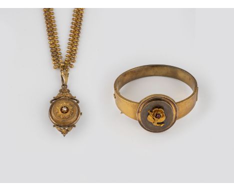 KONVOLUT SCHMUCK 4-tlg. Gelbgold. 1) Kette L. 47,5 cm. Geprüft 14 K. Ges.-Gew. ca. 19,9 g. Mit Einhängöse. 2) Kreuzanhänger 4