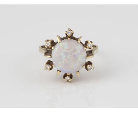 OPAL-RING MIT BRILLANTEN Gelbgold. Ringmaß ca. 57, Ges.-Gew. ca. 3,6 g. Gest. 585. Ein Opal-Cabochon, ca. 11,0 x 3,3 mm, sech