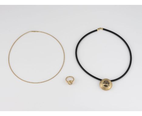 SCHMUCK-SET 4-tlg. Gelbgold. Alle Stücke oder geprüft 585 bzw. 14 K. Leichte Tragespuren. 1) Ringmaß ca. 54, Ges.-Gew. ca. 6,