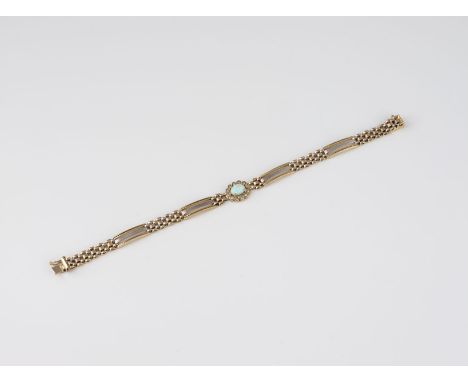 OPAL-ARMBAND MIT DIAMANTEN Gelbgold, Weißgold. L. 20 cm, Ges.-Gew. ca. 16,6 g. Gest. 14 K. Ein Opal-Cabochon, ca. 0,7 ct., 12