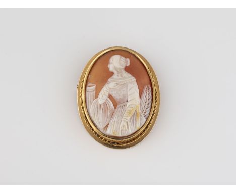 KAMEE-ANHÄNGER / BROSCHE Gelbgold. 6 x 4,3 cm, Ges.-Gew. ca. 26,1 g. Rahmung geprüft 18 K.