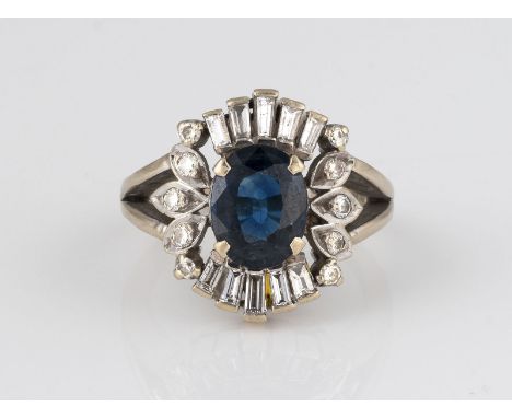 EDELSTEIN-RING Weißgold. Ringmaß ca. 54, Ges.-Gew. ca. 8,1 g. Gest. 18 K. Ein oval facettierter Saphir, ca. 2,7 ct., 20 Diama