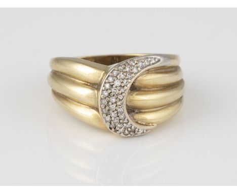 DIAMANT-RING Gelbgold. Ringmaß ca. 56,5, Ges.-Gew. ca. 7,2 g. Geprüft 14 K. 36 Diamanten, zusammen ca. 0,18 ct.
