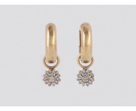 PAAR OHRSTECKER Gelbgold, Weißgold. D. Creolen 1,8 cm. Ges.-L. mit Einhängern 2,5 cm. Creolen gest. 585, Hänger geprüft 14 K.