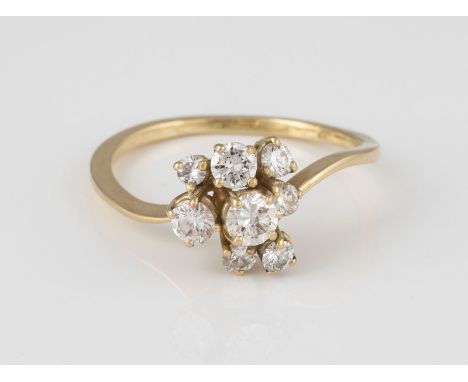BRILLANT-RING Gelbgold. Ringmaß ca. 58, Ges.-Gew. ca. 2,8 g. Geprüft 14 K. Acht Brillanten, zusammen ca. 0,64 ct.