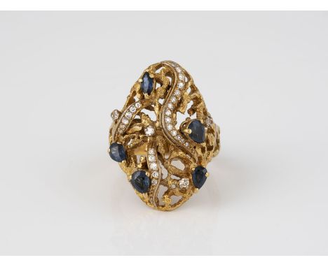 EDELSTEIN-RING Gelbgold. Ringmaß ca. 61, 15,5 g. Gest. 750. Fünf Saphire im Tropfen - und Navetteschliff, 29 Diamanten im 8/8