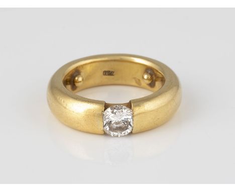 BRILLANT-RING Gelbgold. Ringmaß ca. 53-54, Ges.-Gew. ca. 18,3 g. Gest. 750. Ein Brillant, ca. 0,94 ct. Innen zwei Kugeln zur 