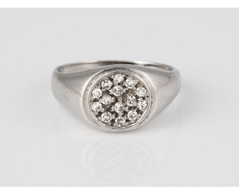 DIAMANT-RING Weißgold. Ringmaß ca. 50,5, Ges.-Gew. ca. 3,5 g. Gest. 585. 14 Diamanten im 8/8-Schliff, zusammen ca. 0,14 ct.