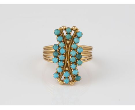 TÜRKIS-RING Gelbgold. Ringmaß ca. 55, Ges.-Gew. ca. 5,7 g. Schiene geprüft mindestens 18 K. Ringkopf mit halbierten Türkisper
