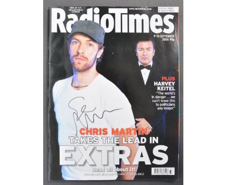 Stephen Merchant Collection - Extras - an original 2006 edition of Radio Times featuring the cast of Extras to the cover. Aut