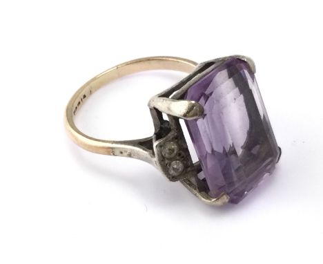 A cocktail ring size R NO RESERVE