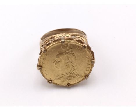 An 1887 shield back half sovereign ring. Size P and 7.44g