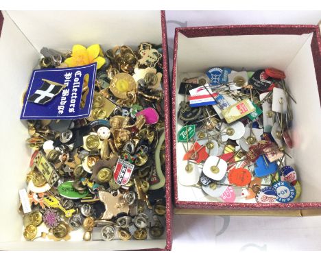 A collection of various vintage pins. Postage category B