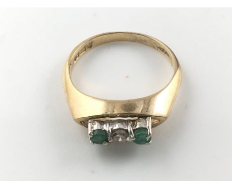 9ct gold ring set with central diamond flanked by two emeralds. 2.49g size M Postage B
