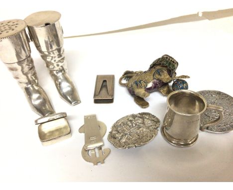 A collection of silver oddments silver money clips a small silver tankard silver brooch pendent one other continental silver 