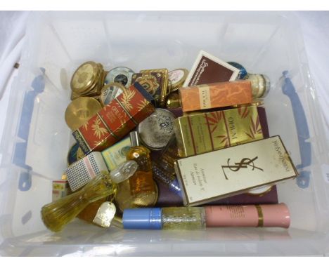 Various vintage perfume bottles with contents and compacts to include YSL Opium (one unopened) Tissu D'or, Elizabeth Arden, Y
