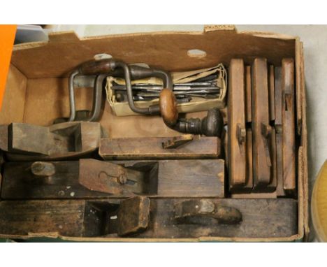 Tray of vintage Woodworking tools to include Planes, Chisels with Bradawls etc