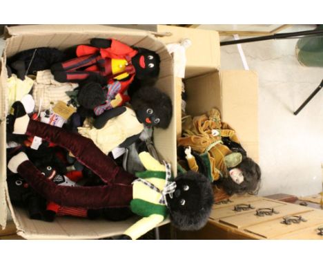 Large collection of vintage Gollys and ceramic Dolls to include Merryweather etc