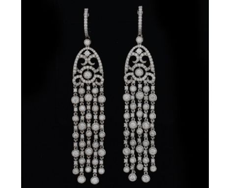 Approx. 5.0 Carat Round Brilliant Cut Diamond and 18 Karat White Gold Chandelier Earrings. Diamonds G-H color, VS clarity. St