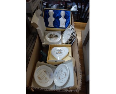 A COLLECTION OF POOLE POTTERY COMMEMORATIVE CERAMICS, including a Charles and Diana pair of busts no. 181/2000 and other item