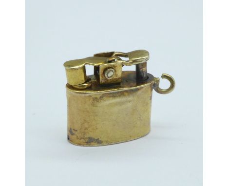 A 9ct gold charm in the form of a lighter, 1.4g