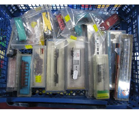 Nineteen Items 'N' Gauge Rolling Stock by RoCo, Bachmann, Atlas etc; coaches, box vans, Tomix 6421 Track Cleaning Car (damage