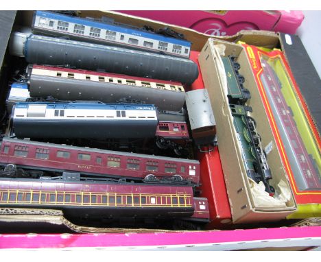 A Triang 'OO' Gauge/4mm Steam Locomotive and Six Wheel Tender, "Albert Hall" 4-6-0 BR green R/No 4983, condition good, boxed 