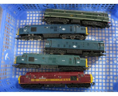 Five 'OO' Gauge/4MM Diesel Locomotives, Hornby Bo-Bo Class 25 R/No. 25241, Hornby Co-Co Class 31 R/No. D5572, two Hornby Co-C