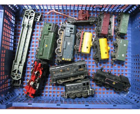 Three 'OO' Gauge/4MM Diesel 0-6-0 Shunters by Tri-ang, plus R253 'Dock Authority' R/No. 5. Lot includes Ref R52 0-6-0 Tank Lo