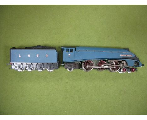 A Wrenn 'OO' Scale 4-6-2 A4 - Sir Nigel Gresley' and Tender, very good, unboxed.