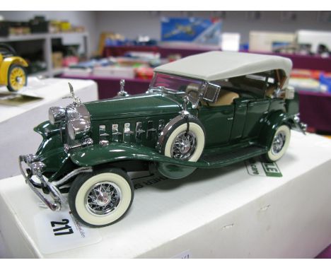 A Danbury Mint 1:24th Scale Diecast Model 1932 Cadillac V-16, 'Green', boxed.