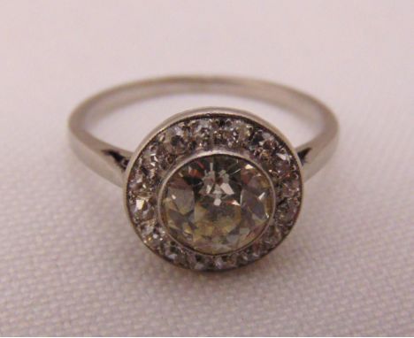 Platinum and diamond engagement ring, the central stone approx 1ct, approx total weight 3.2g