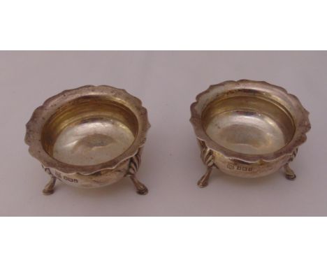 A pair of hallmarked silver cauldron salts, Sheffield 1908, approx total weight 129g