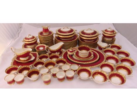 Paragon fine bone china dinner and tea service to include plates, bowls, serving dishes, cups and saucers  (121)