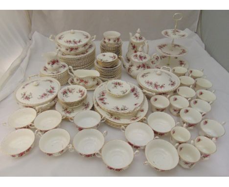 Royal Albert Lavender Rose dinner and teaset to include plates, bowls, cups, saucers, coffee pot and vegetable dishes  (121)