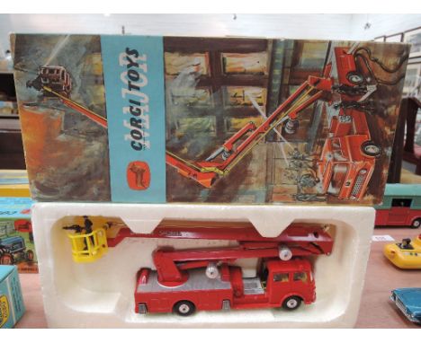 A Corgi Major die-cast Simon Snorkel Fire Engine, in original box 1127