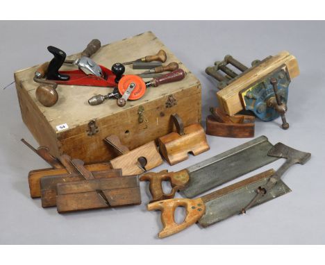 A Rapier smoothing plane; five other carpenter’s planes; various other hand tools; &amp; a Record bench-vice. 