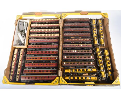 Large collection of 00 gauge railway coaches, wagons and rolling stock, mostly Hornby, Tri-ang and Lima examples, quantity in