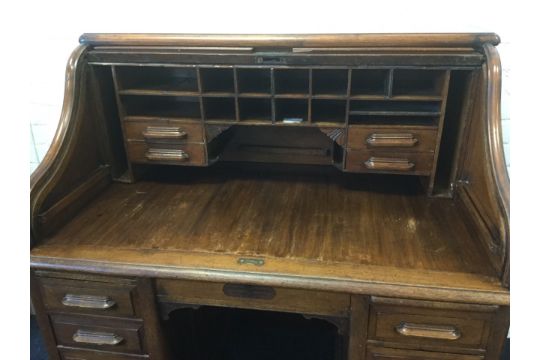 An American Mahogany Roll Top Desk By The Indianapolis Cabinet