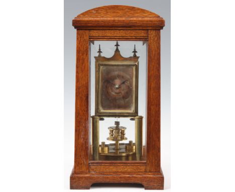 AN UNUSUAL ARTS AND CRAFT STYLE 400 DAY MANTEL CLOCK IN AN OAK GLAZED CASE having a copper dial with arabic numerals, frontin