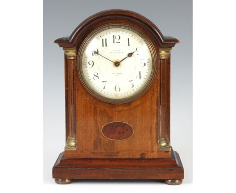AN EARLY 20th CENTURY FRENCH MAHOGANY MANTEL CLOCK the arch top case with reeded quarter columns and inlaid maple panel enclo