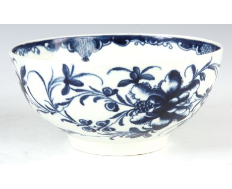 AN 18TH CENTURY BLUE AND WHITE MANSFIELD PATTERN WORCESTER BOWL with floral decoration 7.5cm high 15.5cm diameter.
