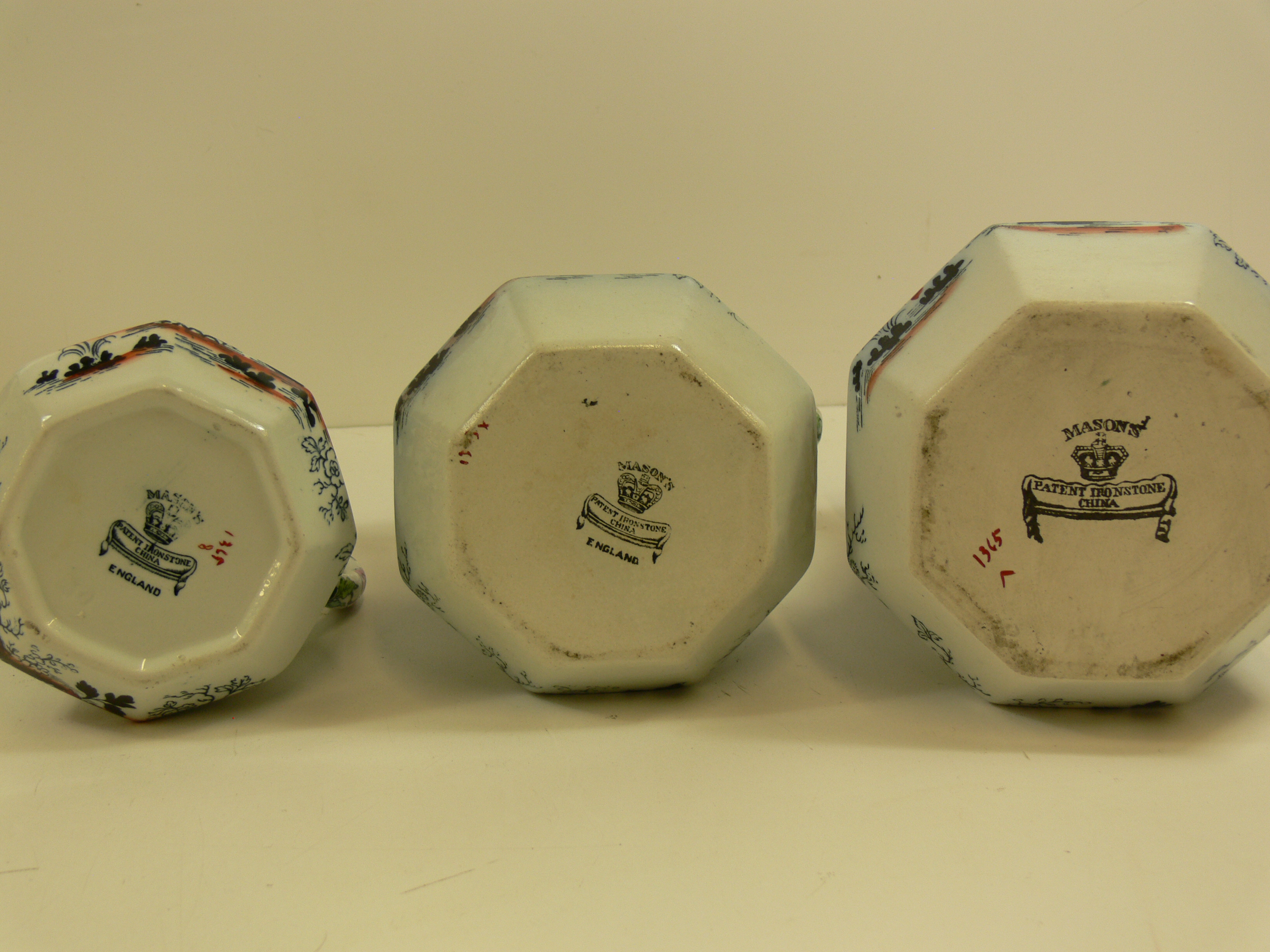 Five pieces of Mason's Patent Ironstone China Hydra Pattern with